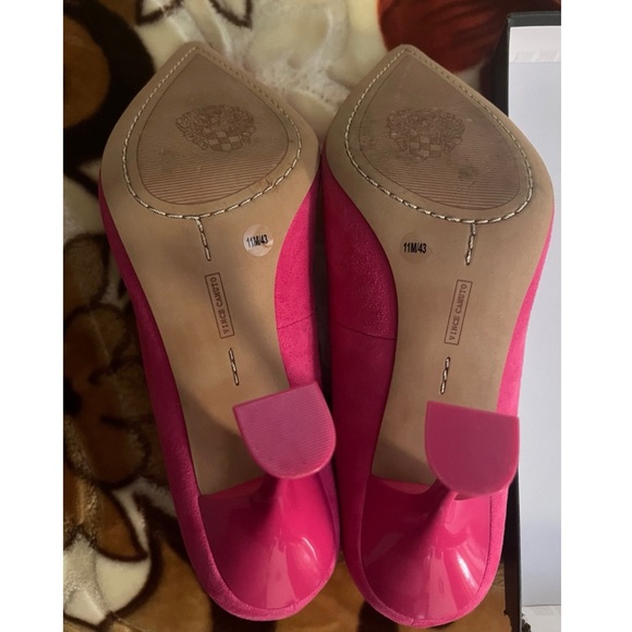 Brand New Vince Camuto Fuchsia Heels - Picture 3 of 5